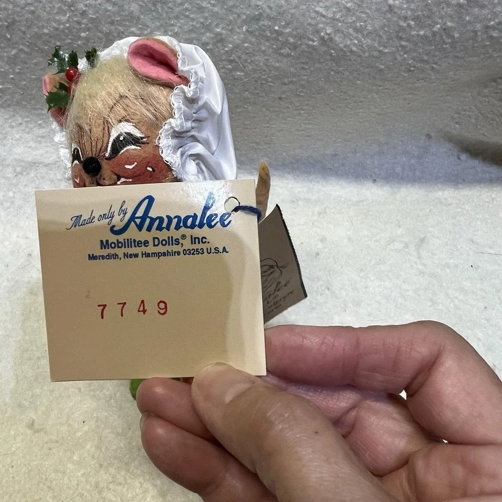 1995 Vintage Annalee Tuckered Girl Mouse Christmas Red White Striped ‎ Candle 7